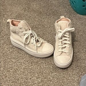 Super cute Sherpa converse high tops